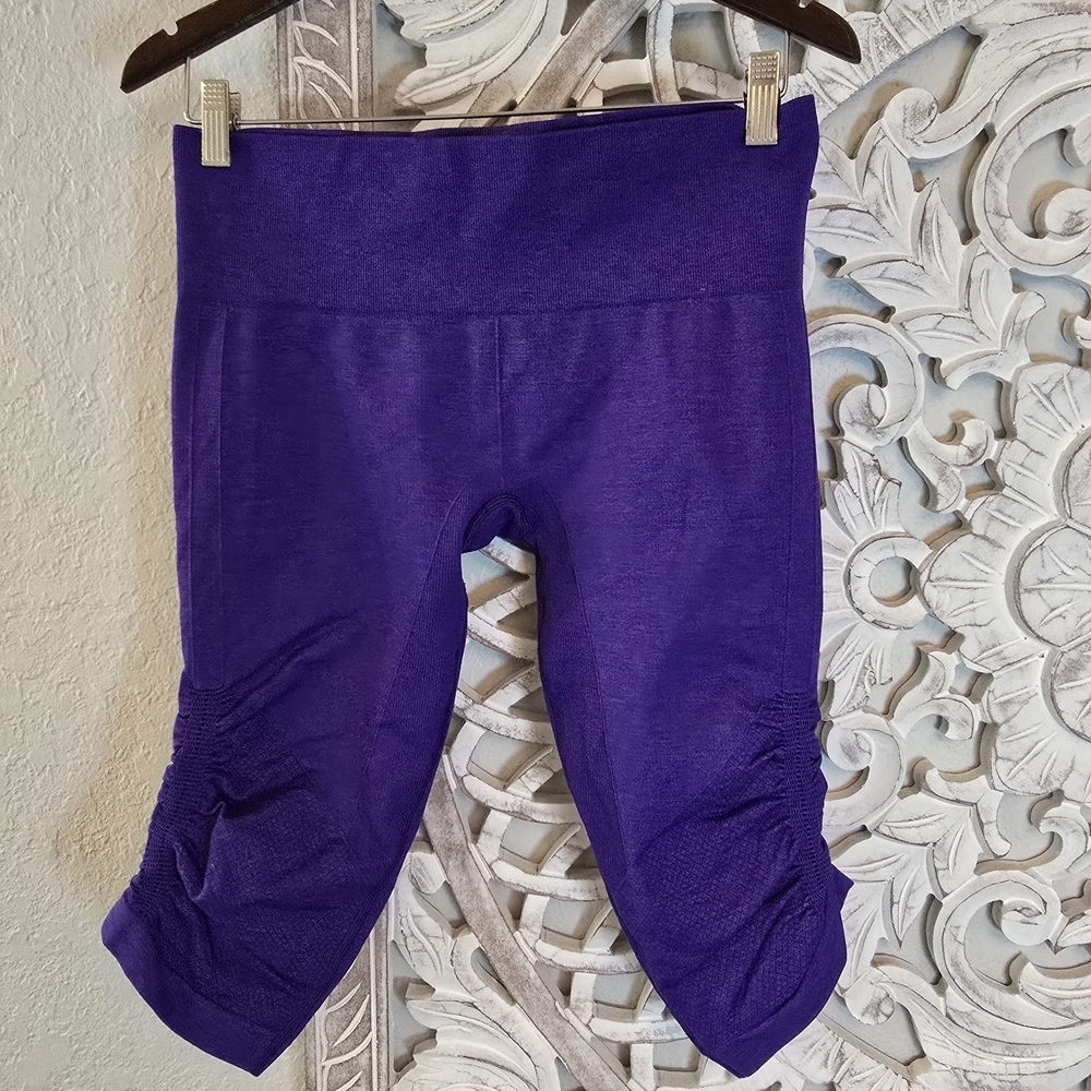 Lululemon Women’s The Flow Crop II Leggings Seamless Capri Ruched Yoga Purple 10